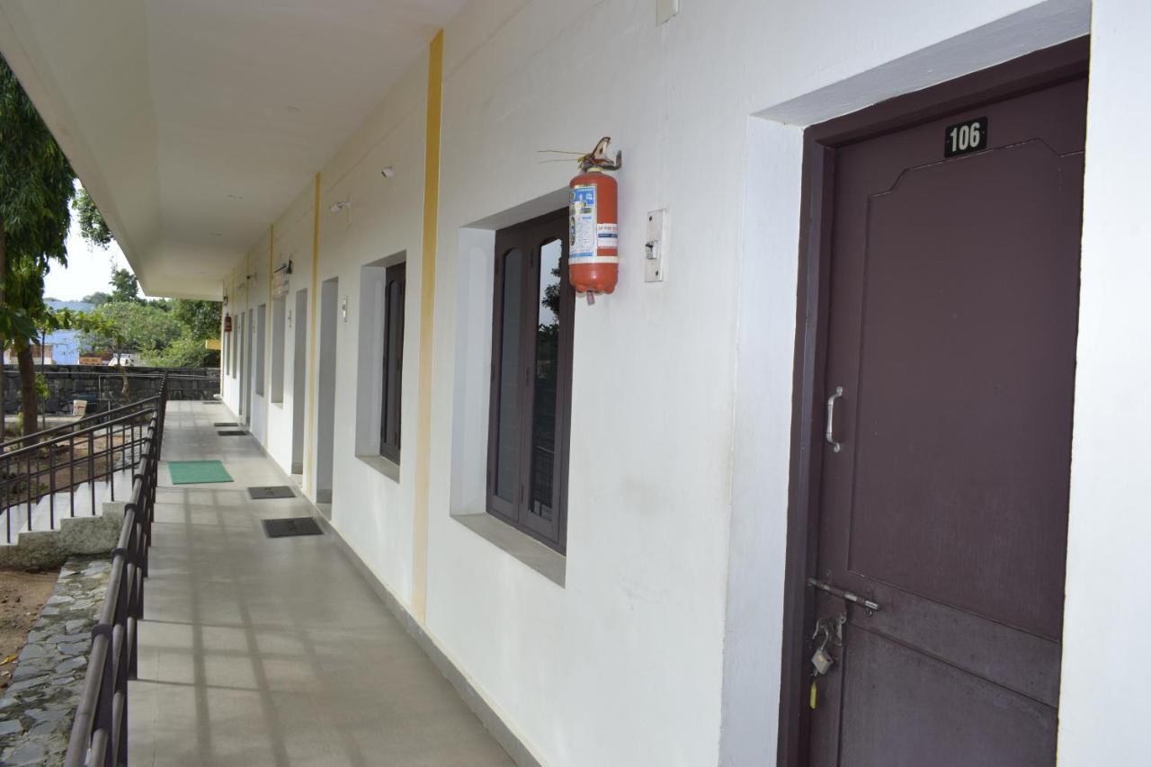فندق Rani Residency بونديتْشيري المظهر الخارجي الصورة
