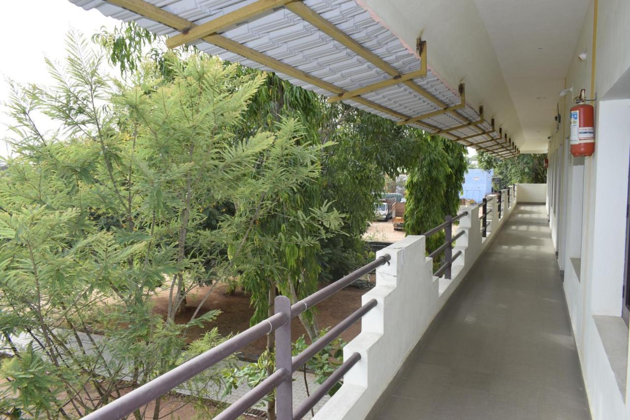 فندق Rani Residency بونديتْشيري المظهر الخارجي الصورة